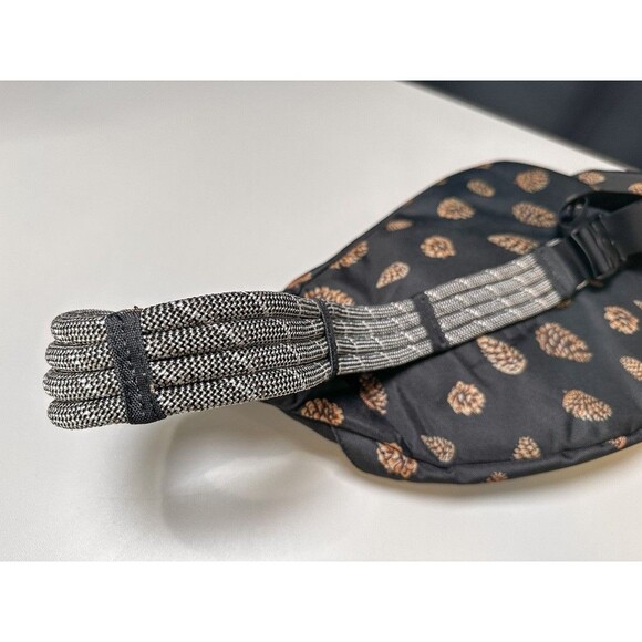 KAVU Rope Sling Bag Pine Cone Black Crossbody Travel Backpack Outdoor Hiking - Picture 11 of 11